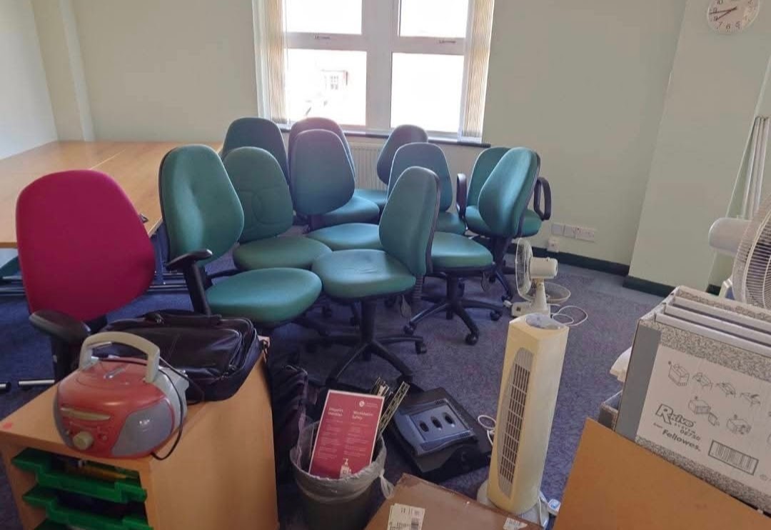 Remove unwanted office clutter
